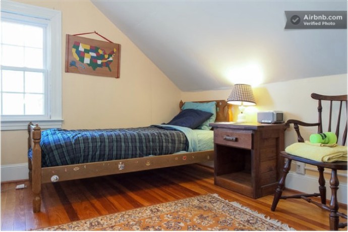 Hansel-n-Gretel sleeps 2 with two bunk beds, 3rd floor with 2nd floor shared bath